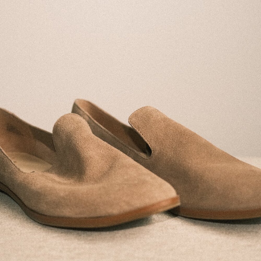 Crown Vintage Carla 2 Beige/Tan Suede Point Toe Loafers/Flats